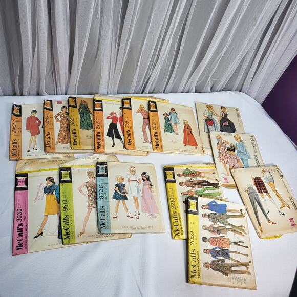 Lot of 34 VTG 1970 Sewing Patterns Mc Call's Simplicity Butterwick Vogue + Box - Picture 3 of 12